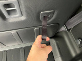 荷室側からリヤシートのスライドできる【左右独立リヤシートスライド】搭載。大きな荷物もバックドアを開けるだけでスムーズに載せられます。