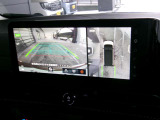 アラウンドビューモニター付きです 上から見たイメージで駐車出来ますので車庫入れの苦手な方も楽に駐車出来ます♪