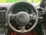 【純正革巻きステアリング】上質な革を使用することで、手にしっかり馴染みとても運転しやすいハンドルです♪