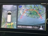 車両周辺の状況を把握できるモニターは、安全運転の強い味方。狭い場所での運転や駐車も安心です。後方確認も確実に行えます。
