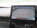 バックガイドモニターで、後方を確認しながら安心して駐車することができます。運転初心者も熟練者も必須の機能ですよ!