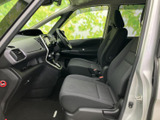 操作しやすい配置のスイッチ類で、運転に集中できます。視認性も高く、安全運転をサポートします。