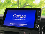 洗練されたデザインで、運転席からの操作がスムーズに行えます。目的地設定やオーディオ操作も直感的で、快適なドライブをサポートします。