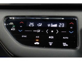 運転席と助手席の温度設定の変更が可能な左右独立タイプのデュアルエアコンです♪♪♪暑がりな人・寒がりな人も誰もが車内を快適にお過ごしいただけます♪♪♪