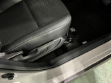 痛みの出やすい運転席シートの角、フロアマット、座面、ともに良好です