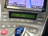 【オートエアコン】一度お好みの温度に設定すれば、車内の温度を検知し風量や温度を自動で調整。暑い&hellip;寒い&hellip;と何度もスイッチ操作をする必要はありません。快適な車内空間には必須の機能ですね♪