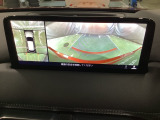 狭い場所での駐車やすれ違いなどでより的確な運転操作に役立つ360&deg;ビューモニターが装備されています。