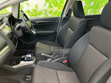 運転しやすい視点と、包み込まれるような座り心地が魅力。長時間のドライブでも疲れにくく、快適な運転をサポートします。