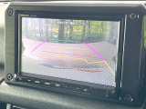 【バックカメラ】駐車時に後方がリアルタイム映像で確認できます。大型商業施設や立体駐車場での駐車時や、夜間のバック時に大活躍!運転スキルに関わらず、今や必須となった装備のひとつです!