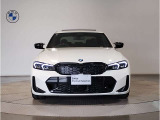 BMW代表的な特徴のキドニーグリル。BMWのすべてのモデルに採用され、BMWらしさを強調しております。