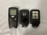 スマートキー付きですからドアロックの開閉およびエンジンスタートが楽々です。電動スライドドアの開け閉めもボタンで操作できます。加えて、純正リモコンエンジンスターター用の操作キーもついています。