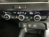 フルオートエアコンは希望の温度設定で風の温度も風量も自動調整で年中快適です