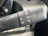 【オートライト】周りの明るさに応じて自動でヘッドライトの点灯・消灯ができる機能です!ライトの付け忘れ・消し忘れなどが無くなり、雨の日や夕方の走行も安心!トンネル通過時も便利ですね♪