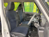 運転席シート廻りは使用感も少なく、良好な状態となっています。前オーナー様が丁寧に使っていたことがよくわかりますね。
