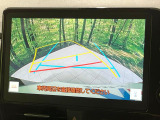 【バックカメラ】駐車時に後方がリアルタイム映像で確認できます。大型商業施設や立体駐車場での駐車時や、夜間のバック時に大活躍!運転スキルに関わらず、今や必須となった装備のひとつです!