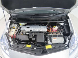 車にとって、とても大切な部分のエンジンルーム。綺麗に清掃済みで安心です。