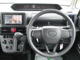 運転席位置からハンドルの周りにスイッチ類が手の届きやすい範囲にあり、操作がしやすくなっております。