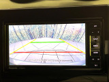 【バックカメラ】駐車時に後方がリアルタイム映像で確認できます。大型商業施設や立体駐車場での駐車時や、夜間のバック時に大活躍!運転スキルに関わらず、今や必須となった装備のひとつです!