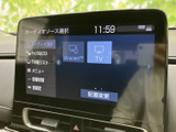 見やすい大型ディスプレイが、快適なドライブをサポートします。様々な機能を直感的に操作でき、長距離移動も楽しめますね。ぜひ試してみてください。
