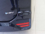 コーナーセンサーを車の前後に装備。障害物までの距離に応じて警告音を変えてお知らせ。縦列駐車時や駐車場・車庫などでの取り回しをサポートします。詳細は販売店スタッフまでおたずねください。
