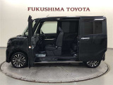 【まるごとクリーニング】シートを取り外し、車内を徹底洗浄。隅々まで丁寧に仕上げています。