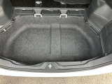荷室の下にも大きな収納スペースがあります