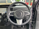 握りやすいステアリングは操作性も抜群です。運転姿勢が安定し、長距離ドライブでも疲れにくい設計です。