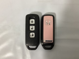 スマートキー付きですからドアロックの開閉およびエンジンスタートが楽々です。電動スライドドアの開け閉めもボタンで操作できます。スペアキーも同じものを用意しております。