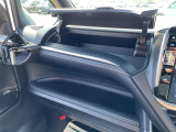 前席の収納スペースも十分ございます!常備しておきたいものを収納できるのは便利ですね!