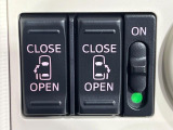 【両側パワースライドドア】スマートキーや運転席のスイッチで後席両側スライドドアの開閉が可能♪電動だから力を入れてドアを開ける必要が無く、小さなお子様でも簡単に開け閉めでき快適です♪
