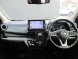 デイズの運転席廻りになります。