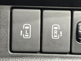 【両側パワースライドドア】スマートキーや運転席のスイッチで後席両側スライドドアの開閉が可能♪電動だから力を入れてドアを開ける必要が無く、小さなお子様でも簡単に開け閉めでき快適です♪