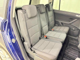 安全性と快適性を追求した、少し硬めのシート。 これは長時間の運転や渋滞などの状況でも、身体の疲労度が少ないことを求めたものです。