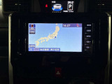 ディスプレイオーディオやカーナビは、現代のドライブにおいて欠かせない装備のひとつです。初めての場所でも迷いにくく、快適なルート案内で運転をサポートします。移動中のエンターテインメント性も高まります。