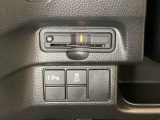 ハンドルの左下にETCがついています。高速道路の料金所の通過も楽々です。 カードの取り出しもしやすい場所についています。