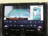 パノラミックビューモニター搭載。カメラで車両周囲の状況を映し出すため、狭い場所での駐車などに役立ちます。