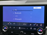 多様なメディアに対応し、車内でのエンターテイメントを充実。お気に入りの音楽やラジオをクリアな音質でお楽しみいただけます。