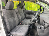 運転席シート廻りは使用感も少なく、良好な状態となっています。前オーナー様が丁寧に使っていたことがよくわかりますね。