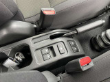 シートヒーター。 運転席・助手席に座面を温めるシートヒーターを採用。 冬場でも快適にドライブができます。