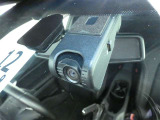 安心装備ドライブレコーダーを装備しています。自車の走行状態を常に録画しています。