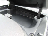 「中古車ハイブリッド保証」付き。ハイブリッド機構を無償で保証します。保証期間は、初度登録年月から10年目まで、またはロングラン保証が終わってから3年間。ただし累計走行距離が20万km以内です。