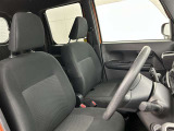 しっかりとしていて上質な座り心地のシートです。 座り心地も良くて長時間の運転も快適ですよ。 肌触りの良いシートが評判です。