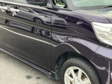 運転席周りは広々としており、ゆったりと運転に集中できます。シンプルな操作性で、誰でもすぐに馴染めます。