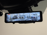 【デジタルインナーミラー】後方に設置されたカメラの映像がルームミラー型の液晶画面に送出されます。トランク内の荷物が満載でも、視界が妨げられることはありません。