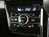 フロントオートエアコン装備ですので常にお好みの温度に調整ができ車内を快適な空間に保ってくれます。