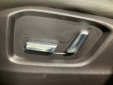 こちらのグレードは助手席にもパワーシートを装備しております!運転席同様お好みで調整が可能です!