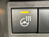 【ステアリングヒーター】冬場に冷たくなりやすい革巻きステアリングを、スイッチ一つで素早く適温に!エアコンよりも早く温まってくれるので、寒い日の運転も快適になりますね♪