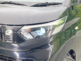 【LEDヘッドライト】悪天候や夜間走行時も良好な視界を確保し安心して運転できる高輝度LEDヘッドライトを装備!点灯速度が早く、消費電力も抑えられています。
