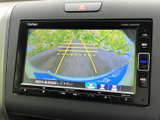 車両周辺の状況を把握できるモニターは、安全運転の頼もしい味方。駐車時の不安を軽減し、運転の苦手な方にもおすすめです。視認性も良好です。