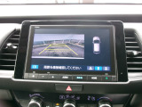 リアカメラが装備されています。バックにいれるだけでナビ画面に映ります。後方の安全確認や、狭い駐車場での車庫入れ、雨の日や夜間などに便利です。安全、安心にバックするためには必須アイテムですね。